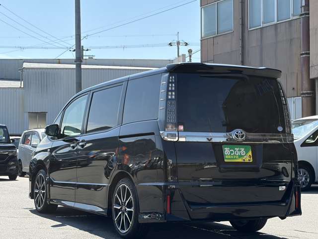 Toyota Voxy 10
