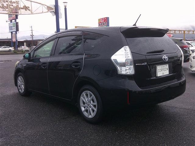 Toyota Prius α 3