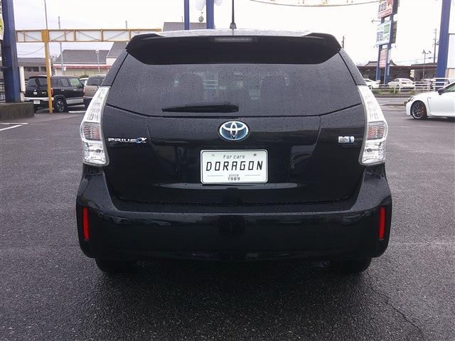 Toyota Prius α 4