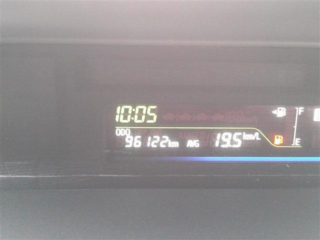 Toyota Prius α 9