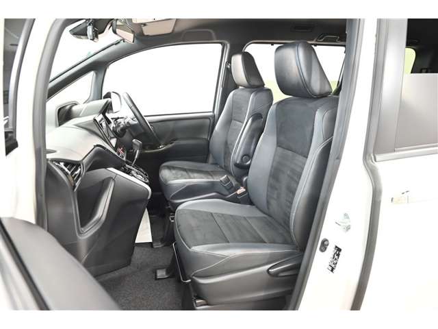 Toyota Voxy 12