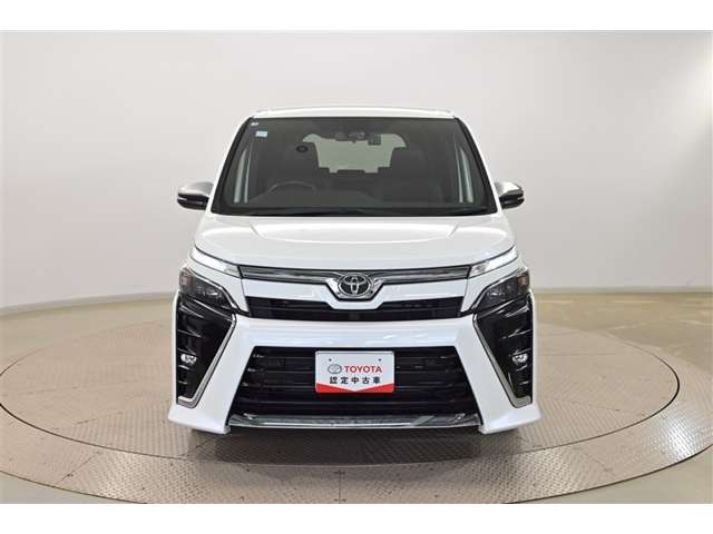 Toyota Voxy 2