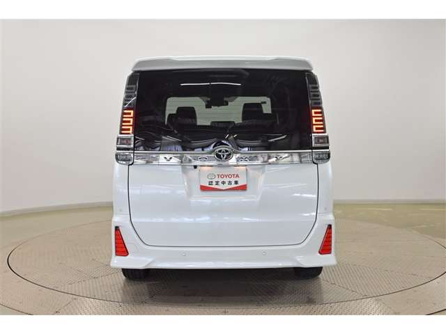 Toyota Voxy 3