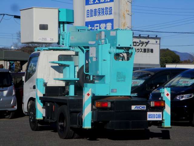 Hino Dutro 3