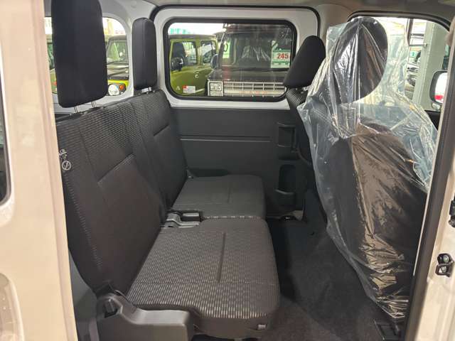 Daihatsu Hijet Cargo 12
