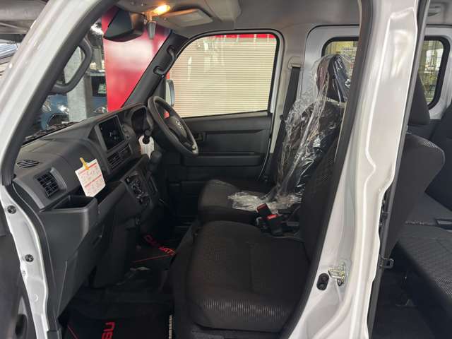 Daihatsu Hijet Cargo 6