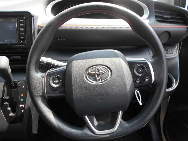 Toyota Sienta 11