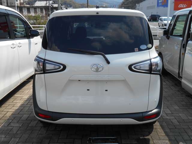 Toyota Sienta 2