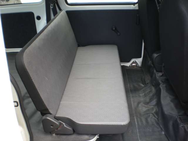 Daihatsu Hijet Cargo 11