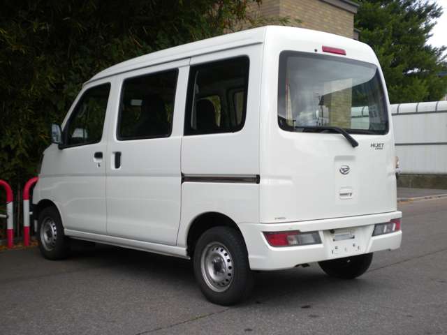 Daihatsu Hijet Cargo 3