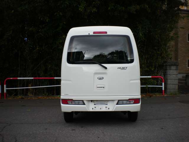 Daihatsu Hijet Cargo 6