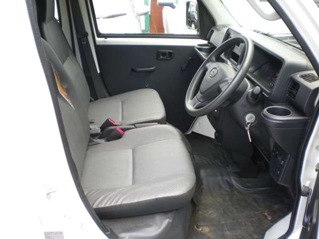Daihatsu Hijet Cargo 10