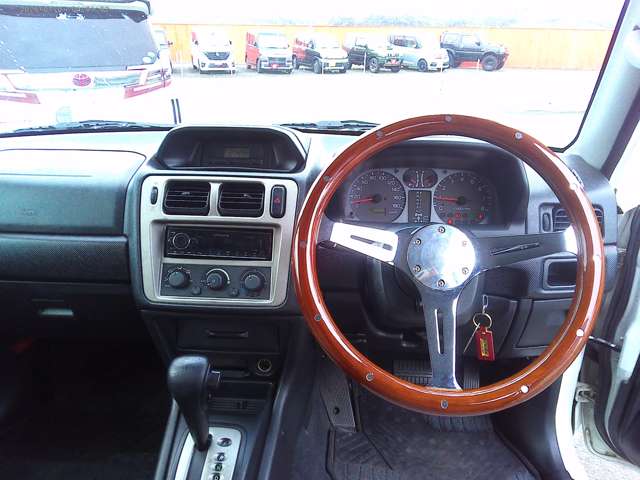 Mitsubishi Pajero iO 8