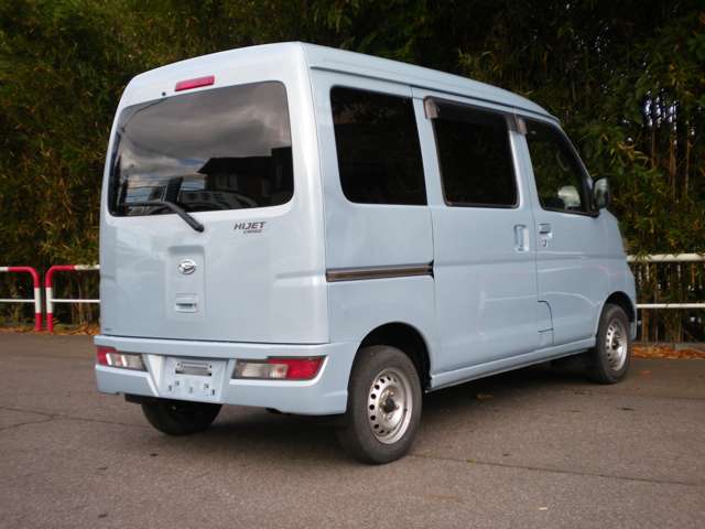 Daihatsu Hijet Cargo 4