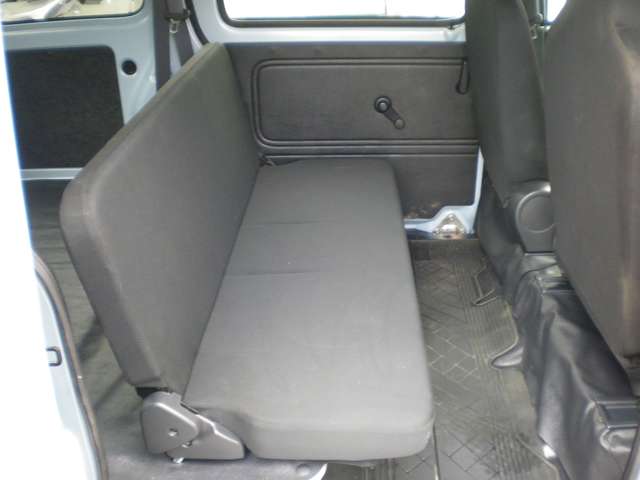 Daihatsu Hijet Cargo 10