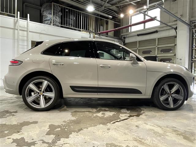 Porsche Macan 8