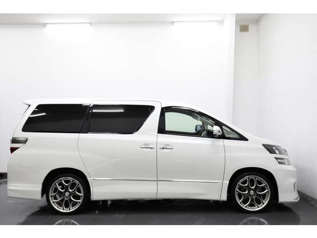 Toyota Vellfire 12