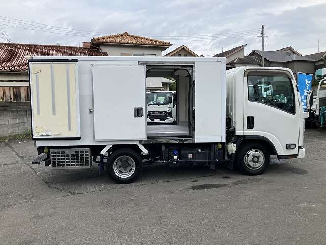 Isuzu Elf 12