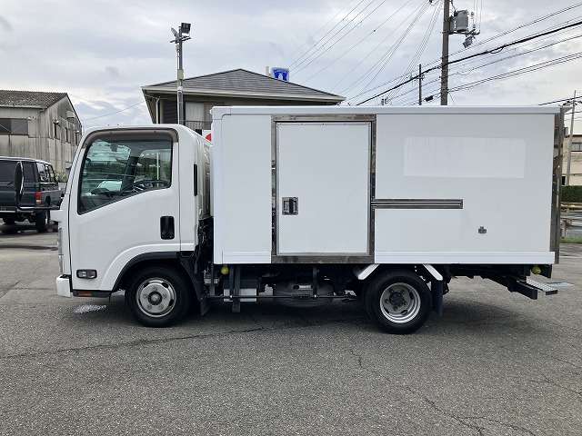 Isuzu Elf 4
