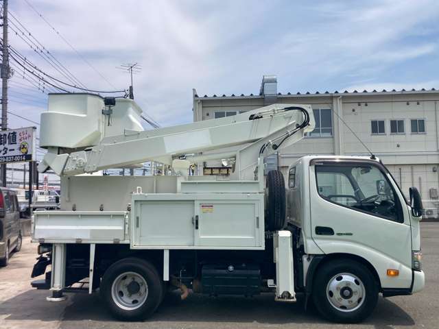 Hino Dutro 8