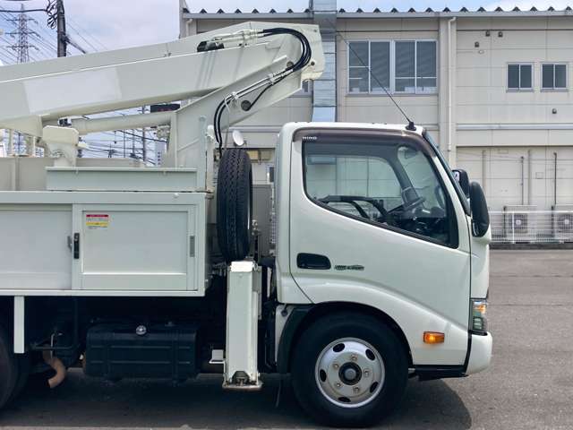 Hino Dutro 9