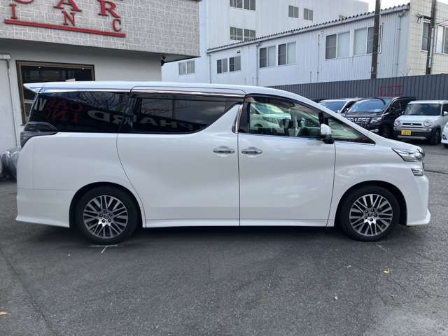 Toyota Vellfire 12