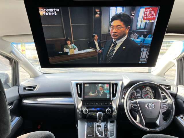 Toyota Vellfire 2