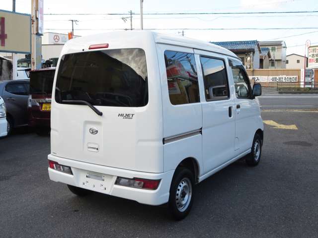 Daihatsu Hijet Cargo 6