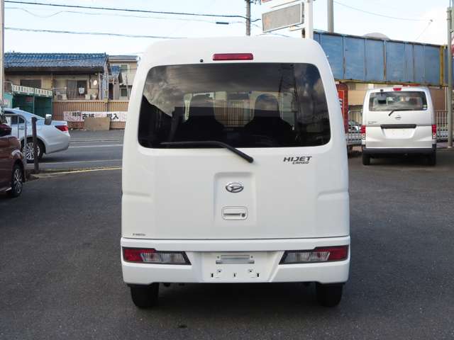 Daihatsu Hijet Cargo 7