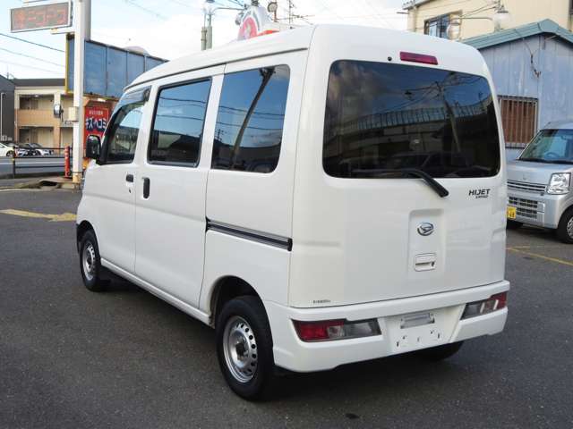 Daihatsu Hijet Cargo 8