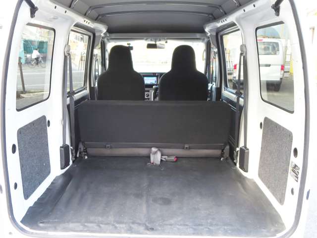 Daihatsu Hijet Cargo 9