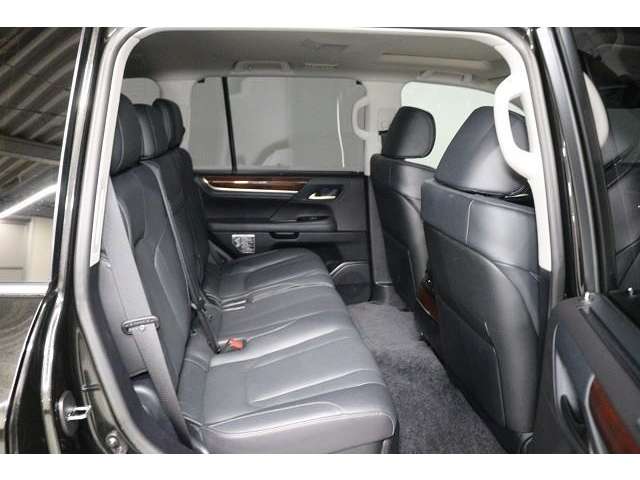 Lexus LX 12
