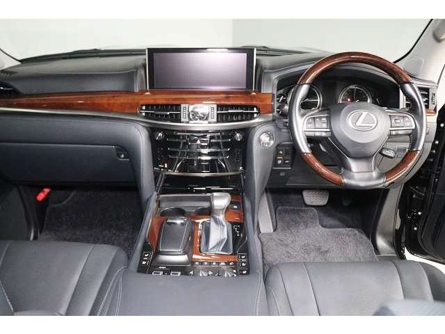 Lexus LX 2