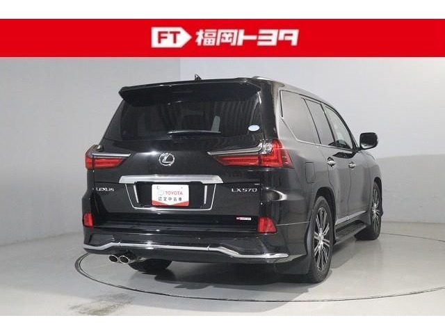 Lexus LX 6