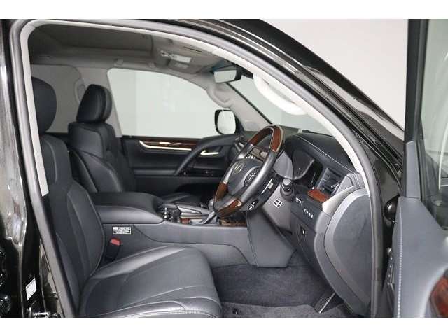 Lexus LX 9