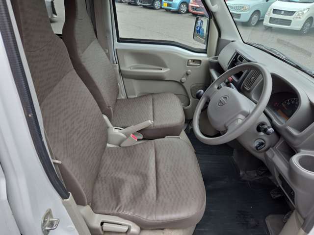 Nissan NV100 Clipper 11