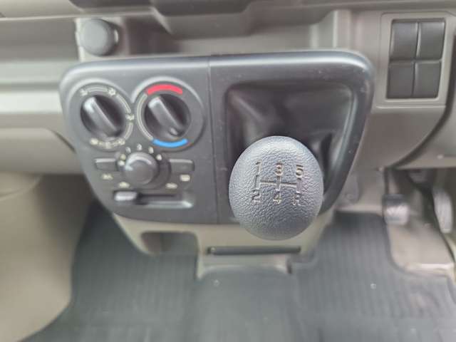 Nissan NV100 Clipper 10