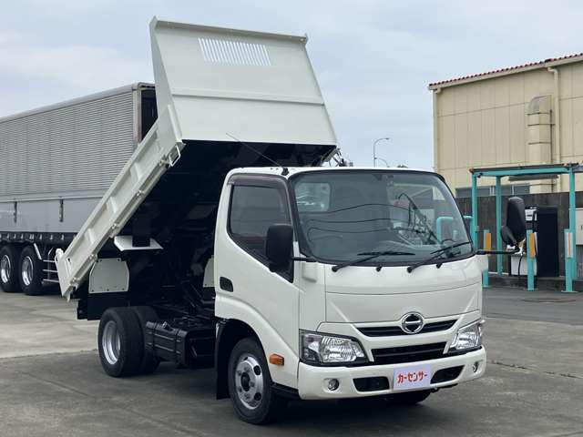 Hino Dutro 3