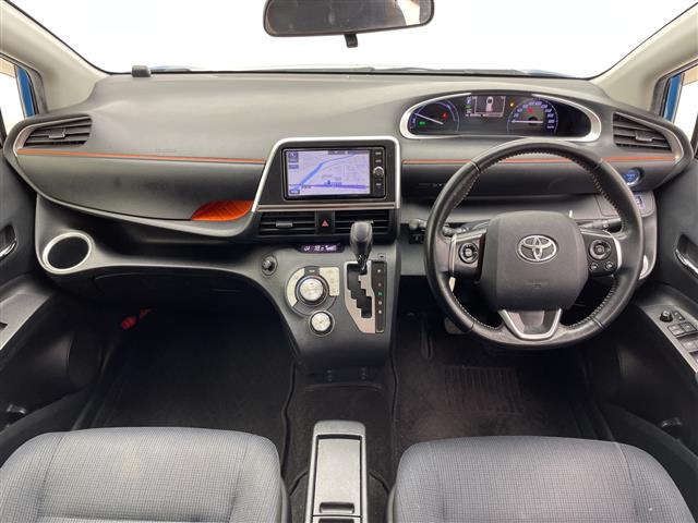 Toyota Sienta 2