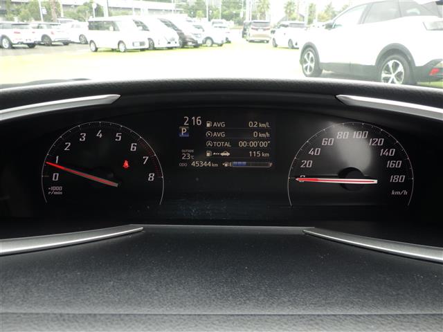 Toyota Sienta 11