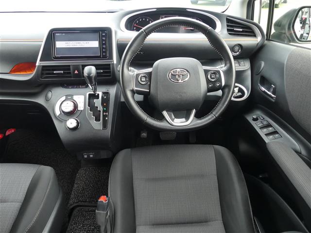 Toyota Sienta 8