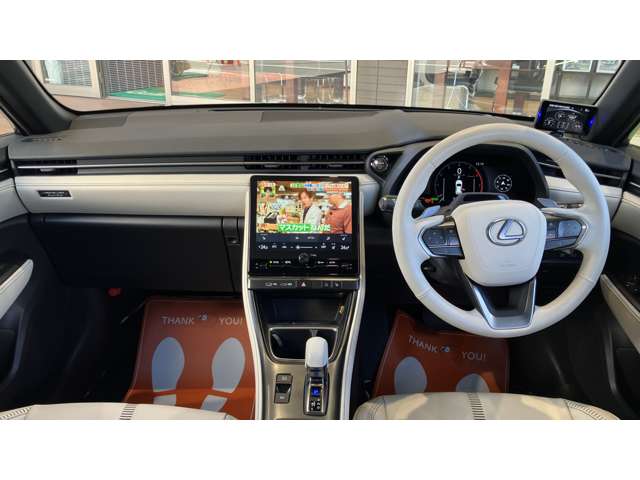 Lexus LBX 12