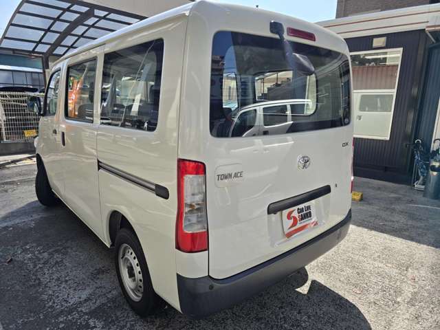 Toyota Town Ace Van 4