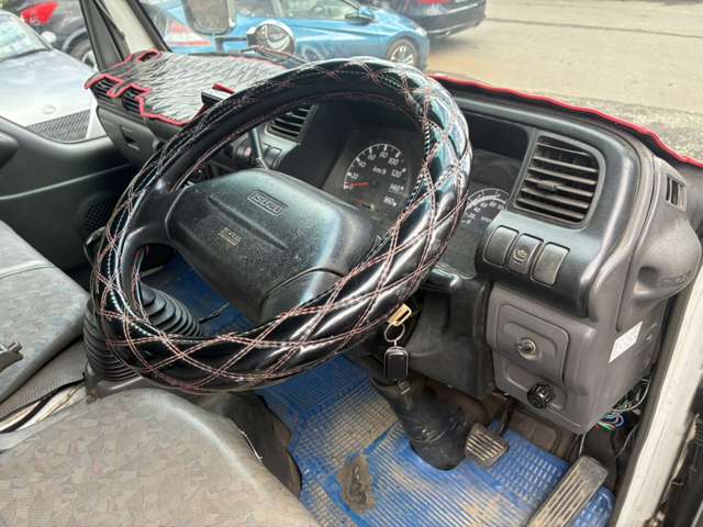 Isuzu Elf 12