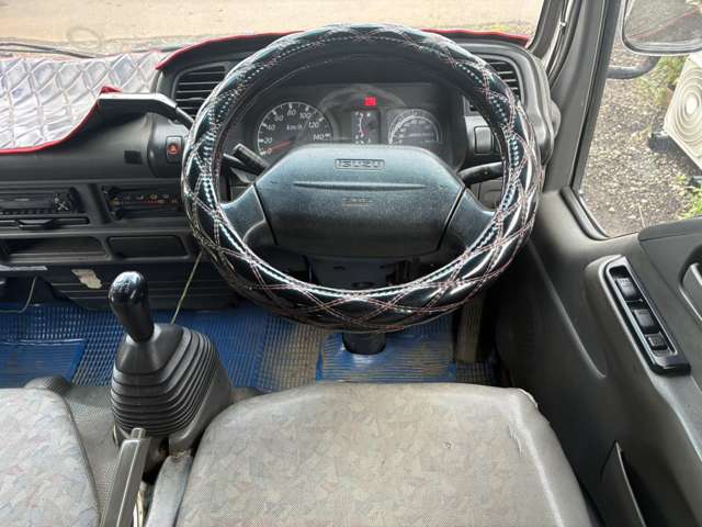 Isuzu Elf 10