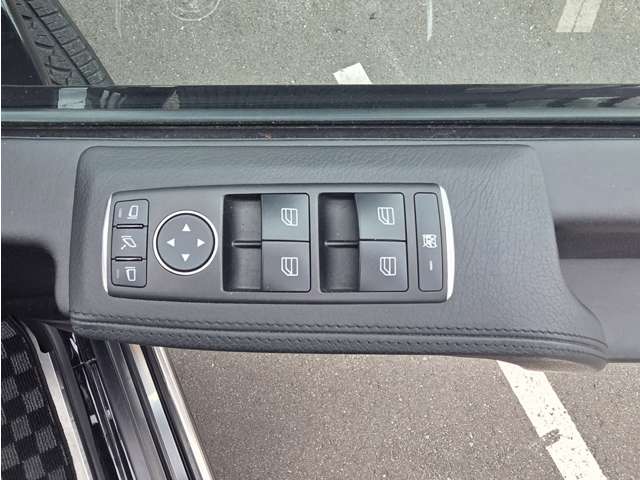 Mercedes-Benz G-Class 12