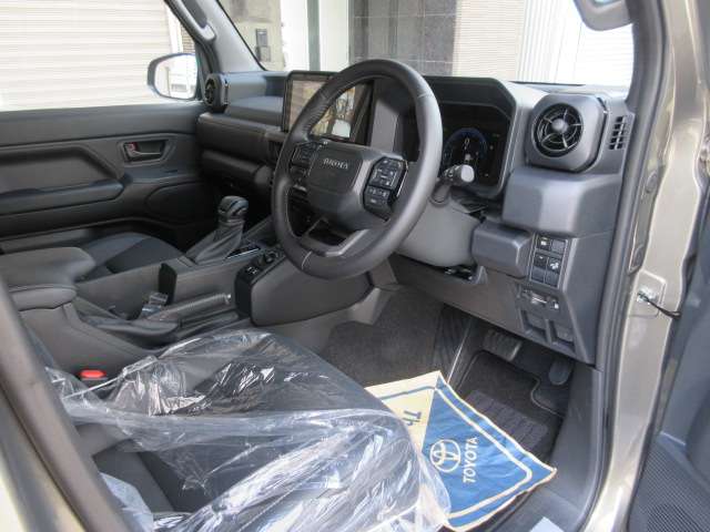 Toyota Land Cruiser FJ 12
