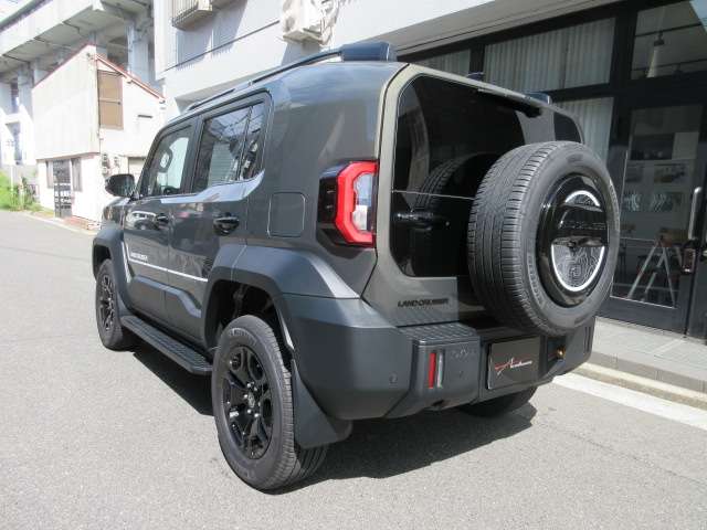 Toyota Land Cruiser FJ 6