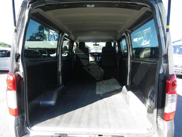Nissan NV350 Caravan 9