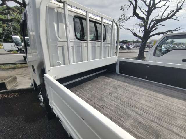 Isuzu Elf 11